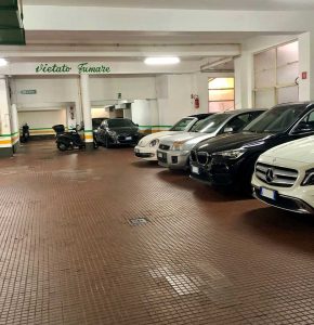 parcheggio custodito vicino metro roma